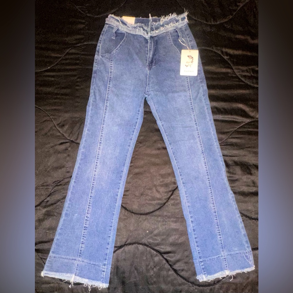 Low rise y2k Flare jeans with chic fringe. Size XS